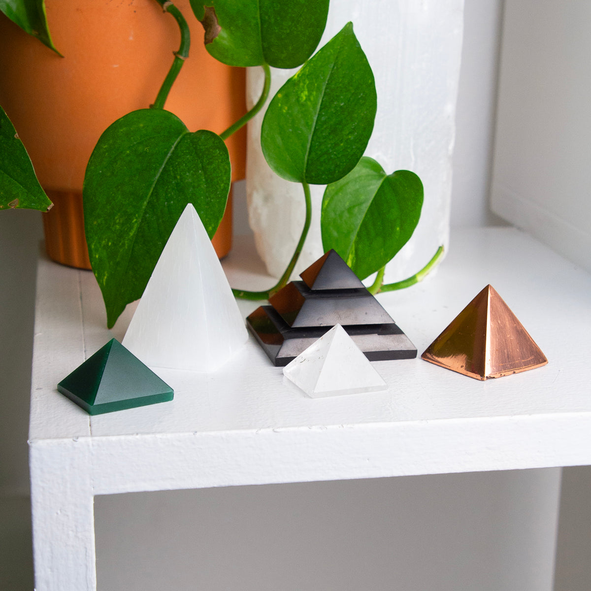 The Benefits of Pairing Shungite and Selenite Together for Your Home
