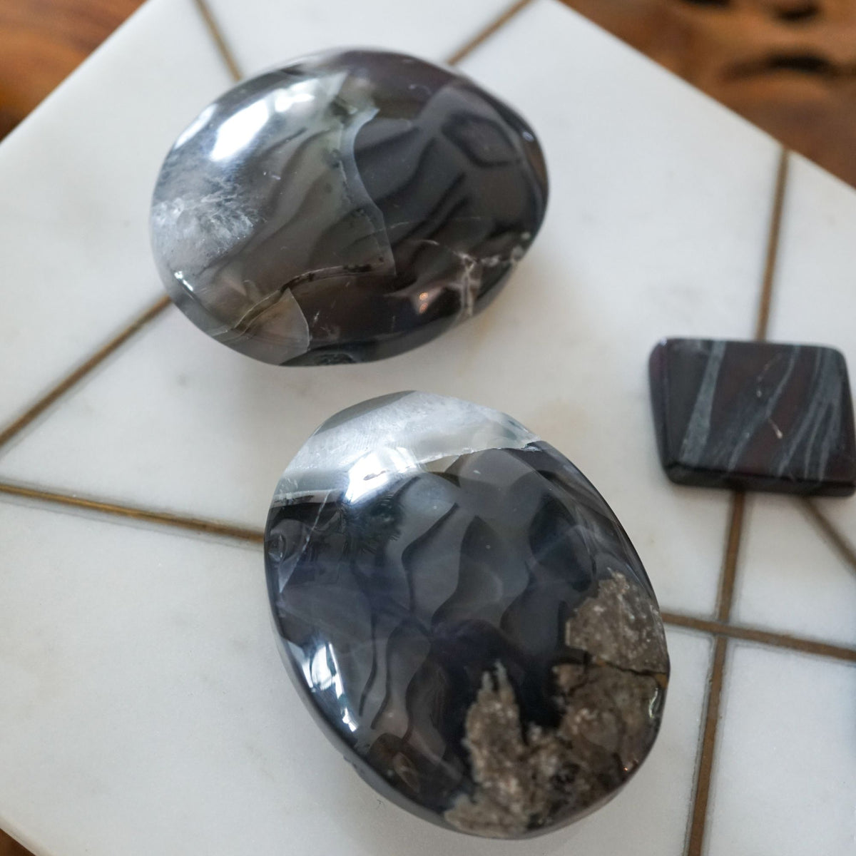 UV-Reactive Volcanic Agate Touchstone
