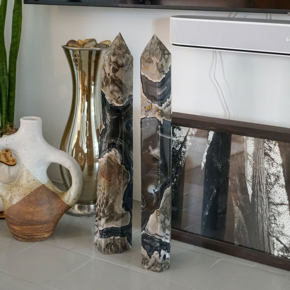 UV-Reactive Volcanic Agate Tower