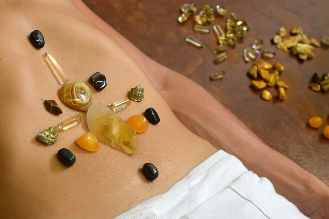 پاکسازی چاکراها: راهنمای جامع برای تعادل انرژی و رشد معنوی 67 Solar Plexus Chakra Healing with Crystals - Energy Muse