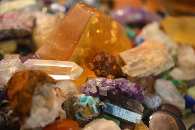 8 Tips on How to Identify Stones and Crystals