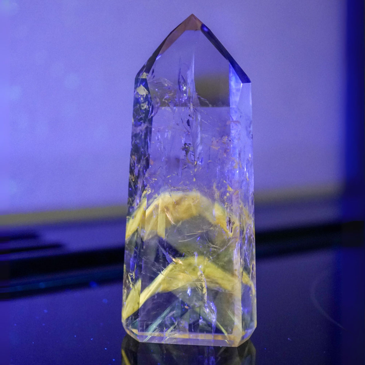 UV-Reactive Powellite Phantom Point
