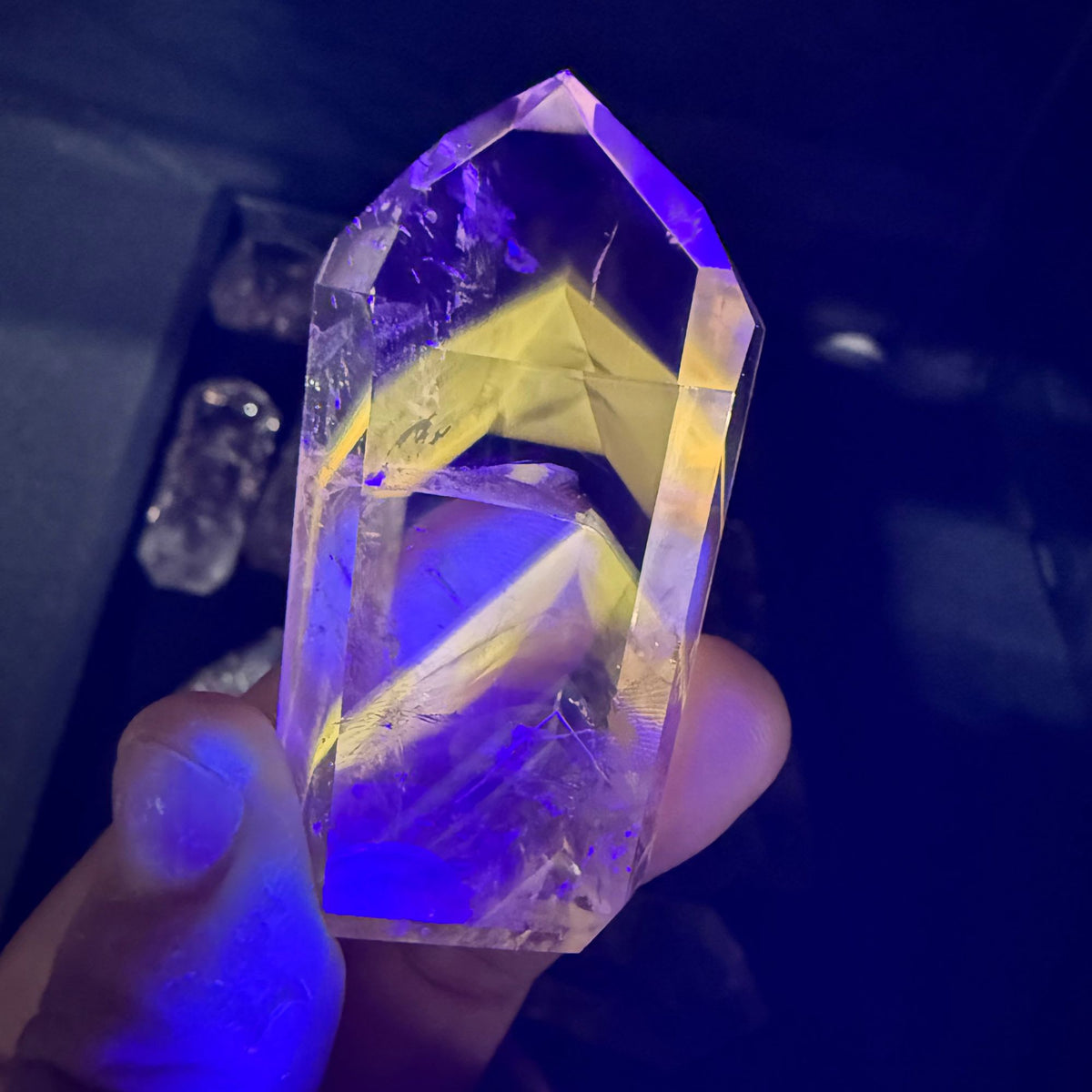 UV-Reactive Powellite Phantom Point