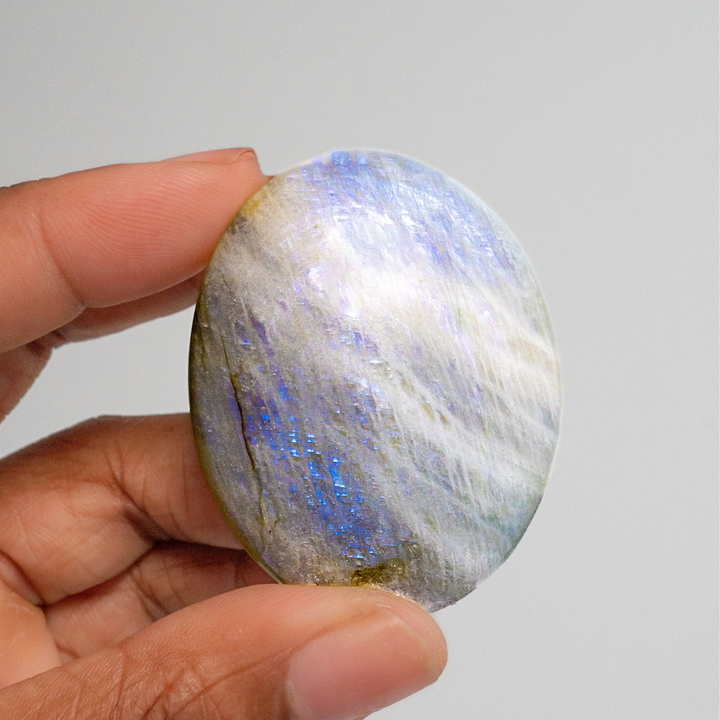 rainbow_moonstone_inhand_cropp 